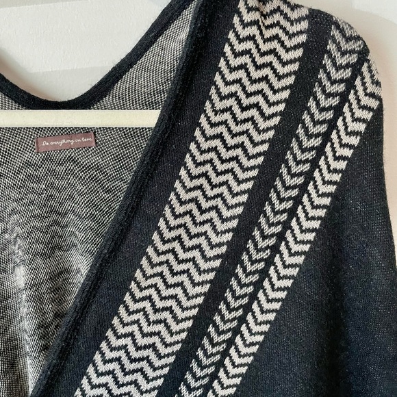 Vintage style sweater poncho - Picture 5 of 5